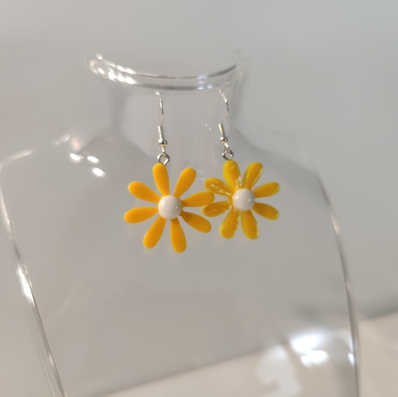 Daisy Flower Dangle Earrings | Festival Earrings | Cute Earrings - Picture 1 of 1